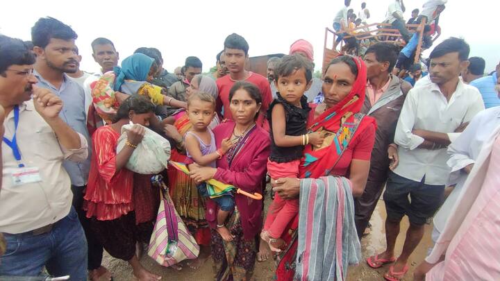 हिंगोली 54 लोकांना रेस्क्यू केलं तर 218 लोकांना सुरक्षित स्थळी हलवलं.