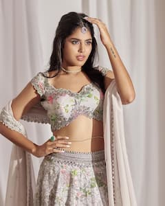 Faria Abdullah : ట్రెడీషనల్​ లుక్​లో మత్తెక్కించేలా చూస్తోన్న టాలీవుడ్ చిట్టి.. ఫరియా అబ్ధుల్లా ఫోటోలు చూశారా?