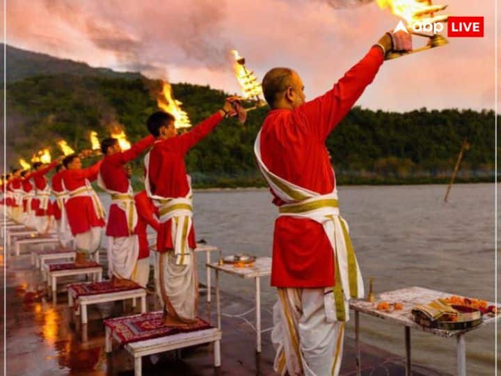 उत्तराखंड में गंगा नदी के स्थित है हरिद्वार. हरिद्वार को भी सप्तपुरी के शहरों में से एक गिना जाता है. यहां हर 12 साल में कुंभ मेला लगता है. इसीलिए इसे मोक्ष प्राप्ति का तीर्थस्थल कहा जाता है.