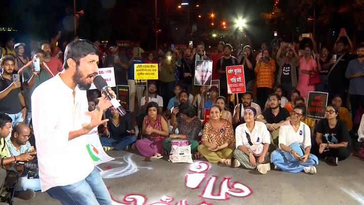 আন্দোলনকারীরা রাতেই জানিয়ে দেন, তাঁরা চারটি দফতরে ইমেল করেছেন। সংশ্লিষ্ট দফতর থেকে জবাব না আসা অবধি ধর্না চলবে।