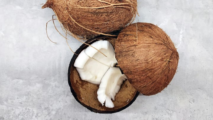 Coconut: নারকেল কোরা দিয়ে মুড়ি হোক কিংবা ঝালমুড়ির উপরে নারকেলের টুকরো, নিরামিষ পদে নারকেলের ব্যবহার অথবা নারকেল দিয়ে ছোলার ডাল- নারকেল খেলে কী কী উপকার পাবেন আপনি জেনে নিন।