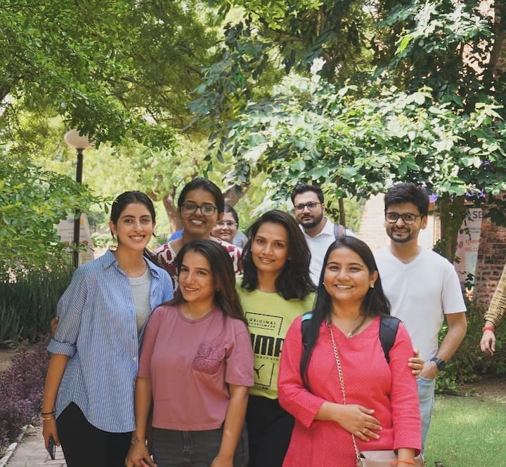 अमिताभ बच्चन की नातिन नव्या बेशक फिल्मों में नहीं आई हैं लेकिन वे बेहद पॉपुलर हैं. नव्या सोशल मीडिया पर भी काफी एक्टिव रहती हैं. वहीं अब नव्या ने एक ऐसी खबर शेयर की है जिसे सुनकर सभी उनसे काफी इम्प्रेस हो गए हैं.