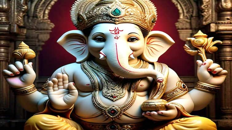 Vinayagar Chaturthi Madras high court imposes ban on Ganesha idols made of plaster of paris மக்களே கவனம்.. விநாயகர் சதுர்த்திக்கு சிலை வைக்க கட்டுப்பாடு.. உயர் நீதிமன்றம் உத்தரவு!