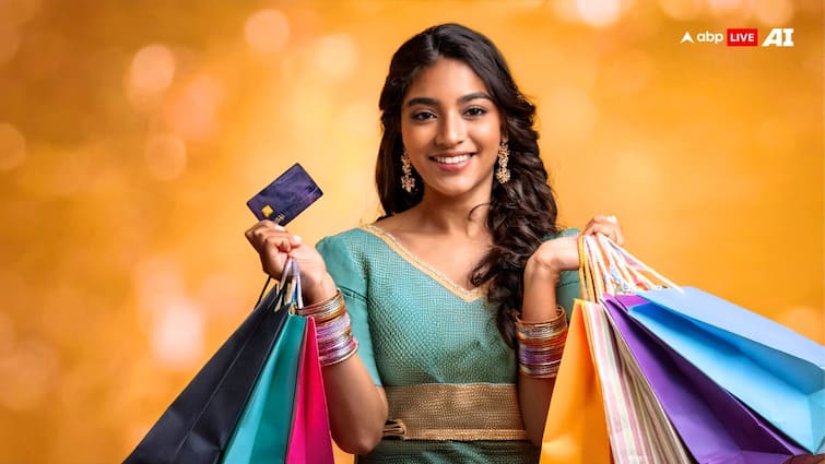 Credit card spending increased in India by 19 percent HDFC bank is leader 1.7 lakh crore rupees is spending in July 2024 Credit Card: तेजी से बढ़ रहा क्रेडिट कार्ड का इस्तेमाल, 1.7 लाख करोड़ रुपये लोगों ने कर दिए खर्च