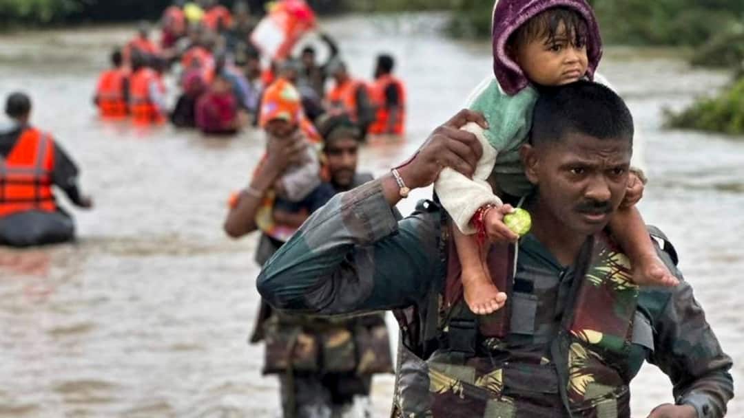 Gujarat Weather Forecast Heavy Rains Flood Bharuch IMD Update गुजरात के भरूच में एक दिन में 120mm बारिश, राज्य में 10 नदियां उफान पर, भारी वर्षा की चेतावनी