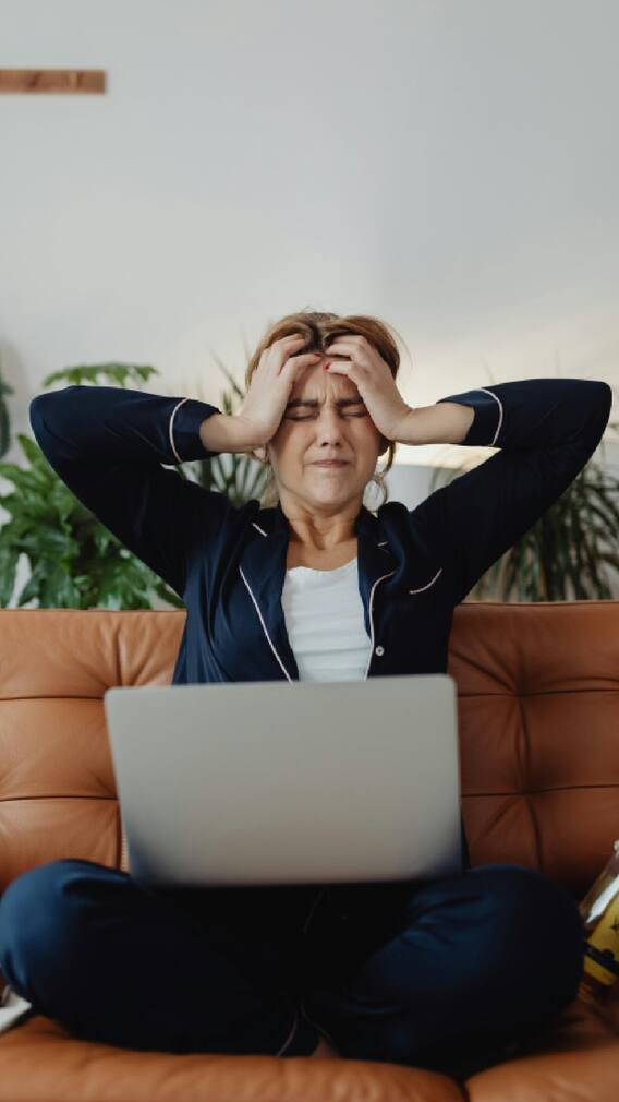 सतत 14 तास काम केल्याने आरोग्यावर होतील वाईट परिणाम, जाणून घ्या!