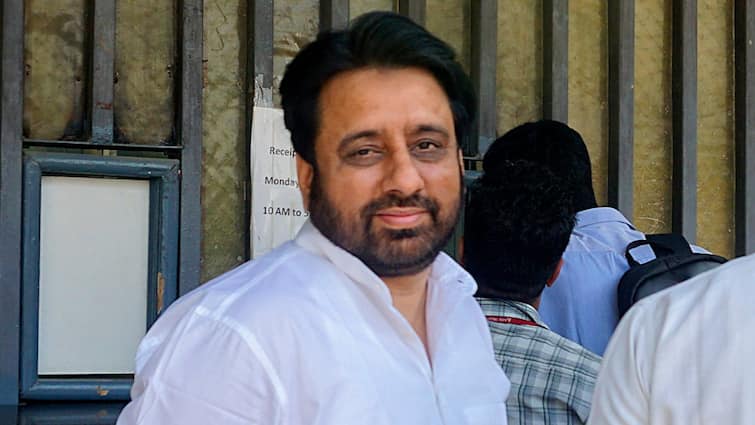 Amanatullah Khan AAP MLA moves Delhi High Court challenging his arrest by ED Delhi News ईडी की गिरफ्तारी को आप विधायक अमानतुल्लाह ने दी चुनौती, हाईकोर्ट का किया रुख