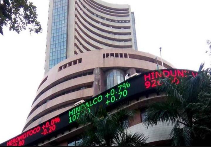 2 सप्टेंबर (सोमवार): आज म्हणजेच 2 सप्टेंबर रोजी सीजी-व्हीएके सॉफ्टवेअर अँड एक्सपोर्ट्स, डायनॅमिक इंडस्ट्रीज, कोविलपट्टी लक्ष्मी रोलर फ्लोअर मिल्स, कोरपॅन, क्रिस्टल इंटीग्रेटेड सर्व्हिसेस, लँकोर होल्डिंग्स आणि सैन्को ट्रांन्स हे शेअर्स 2 सप्टेंबर रोजी एक्स डिव्हिडेंड झाले.