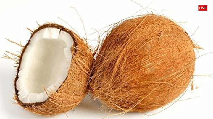 नारियल - नारियल के पेड़ को कल्पवृक्ष भी कहा जाता है. कल्पवृक्ष में ब्रह्मा, विष्णु और महेश का वास होता है. इसलिए इस वृक्ष का फल भगवान को अति प्रिय होता है. गणेश जी को नारियल अर्पित करने से संतान, वैवाहिक जीवन संबंधी समस्या खत्म होती है. मां लक्ष्मी का घर में वास करती हैं.