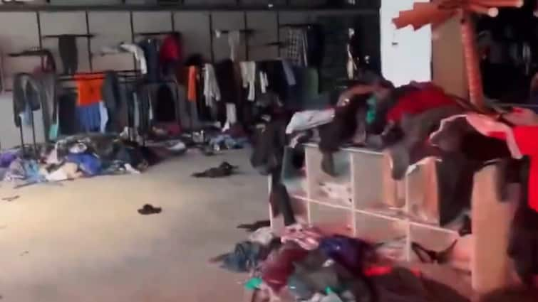 Pakistan biggest thrift store looted in Karachi viral video Pakistan's Biggest Thrift Store Looted On Inauguration Day, Vandalism Caught On Camera — WATCH