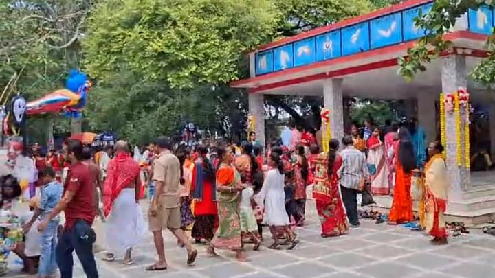 এই পুজোর সঙ্গে জড়িত আছে নানা পৌরাণিক কাহিনি। কৌশিকী অমাবস্যার পবিত্র লগ্নে তারাপীঠের মন্দিরের ন্যায় কঙ্কালী মন্দিরেও বিশেষ পুজোর আয়োজন করা হয়।