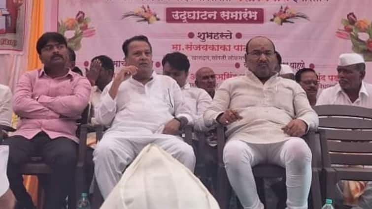 former mp Sanjaykaka Patil and Vilasrao Jagtap who had differences in the Lok Sabha elections came on same platform Sangli News : लोकसभा निवडणुकीत मतभेद झालेले संजयकाका पाटील आणि विलासराव जगताप एकाच व्यासपीठावर