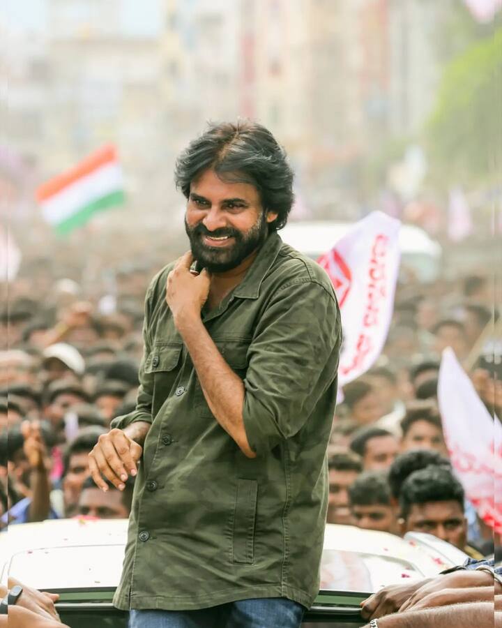 कहा जाता है कि दोनों के बीच दूरियां एक्ट्रेस रेणु देसाई की वजह से आई थी. जो एक्टर के साथ लिवइन में रहते हुए प्रेग्नेंट हुई और फिर साल 2004 में न्होंने रेणु देसाई ने बेटे को जन्म दिया था.