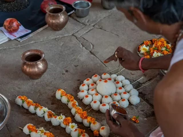 पितृसत्ता में किसी से झूठ नहीं बोलना चाहिए. इसके अलावा अपशब्दों का प्रयोग नहीं किया जाना चाहिए. किसी के साथ जुआ खेलना या धोखाधड़ी जैसे काम नहीं करना चाहिए। इससे अभिभावक नाराज हैं. साथ ही श्राद्ध पक्ष के दौरान ब्रह्मचर्य का पालन करना चाहिए।