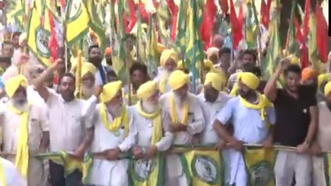 चंडीगढ़ में BKU-उगराहां का प्रदर्शन, किसानों ने पंजाब विधानसभा की ओर किया मार्च Chandigarh BKU Ugrahan Farmers March Towards Punjab Vidhan Sabha over Various Demands चंडीगढ़ में BKU-उगराहां का प्रदर्शन, किसानों ने पंजाब विधानसभा की ओर किया मार्च