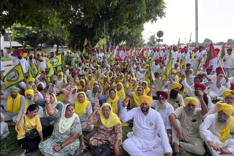 Farmers get permission to march in Chandigarh know full details Farmer Protest: ਕਿਸਾਨਾਂ ਨੂੰ ਚੰਡੀਗੜ੍ਹ 'ਚ ਮਾਰਚ ਕਰਨ ਦੀ ਮਿਲੀ ਇਜਾਜ਼ਤ, ਮਟਕਾ ਚੌਕ 'ਚ ਲਹਿਰਾਉਣਗੇ ਕਿਸਾਨੀ ਝੰਡੇ !