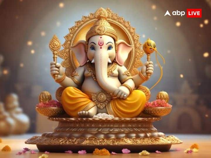 भगवान गणेश को हिंदू धर्म में प्रथमपूज्य देवता माना जाता है. इसलिए किसी भी शुभ-मांगलिक कार्यों की शुरुआत से पहले गणेशजी की पूजा की जाती है. लेकिन विशेषकर भाद्रपद माह में गणेशजी की पूजा का महत्व है, क्योंकि इसी माह में भगवान गणेश का जन्म हुआ था.