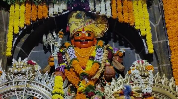 सोमवारी अमावस्या येतं असल्यामुळे ही अमावस्या ‘सोमवती अमावस्या’ म्हणून ओळखली जाते.