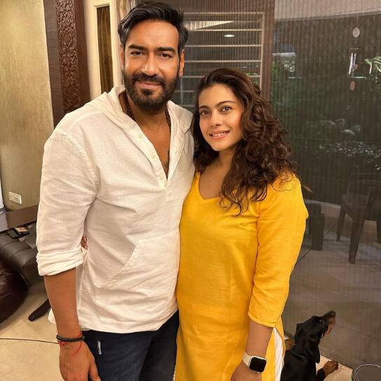 बताया जाता है कि फिल्म 'हलचल' के सेट पर अजय देवगन और काजोल पहली बार मिले थे. दोनों शुरुआत में एक दूसरे से ज्यादा बात नहीं करते थे. लेकिन समय के साथ दोनों का एक खास रिश्ता बन गया था.