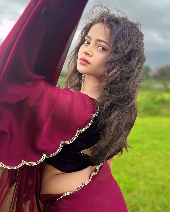 तिच्या या फोटोंवर अनेकांनी कमेंट्स देखील केल्याचं पाहायला मिळत आहे.