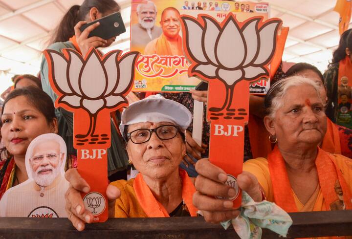 जहां टिकट की आस लगाए बैठे नेताओं के बीच सस्पेंस बरकरार है, वहीं पार्टी नेतृत्व नेताओं के नाम तय करने में तेजी से जुटा हुआ है.