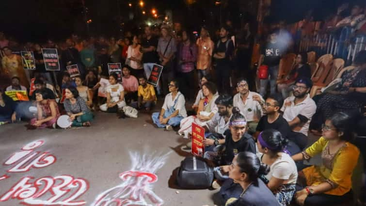 Bengali Actors Demand Justice For Kolkata Doctor's Rape-Murder With Mahamichhil Rally Held Overnight Bengali Actors Demand Justice For Kolkata Doctor's Rape-Murder, Aparna Sen Says 'Common People Have The Right'