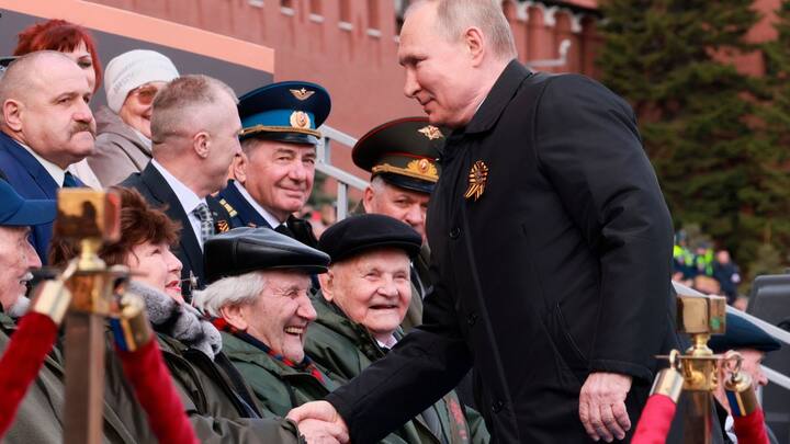 रूस और यूक्रेन के बीच बीते दो सालों से युद्ध जारी है, लेकिन अब इसमें नया मोड़ आ सकता है. वह इसलिए क्योंकि रूसी राष्ट्रपति व्लादिमीर पुतिन को अगले हफ्ते अरेस्ट किया जा सकता है.