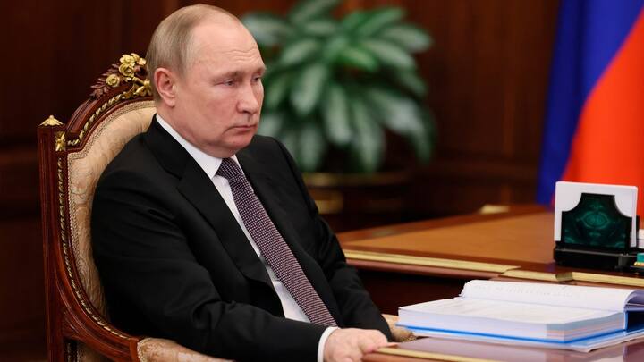 यूक्रेन ने मंगोलिया से अनुरोध करते हुए कहा है कि वह इंटरनेशनल क्रिमिनल कोर्ट के आदेश का पालन करें और रूस के राष्ट्रपति को अरेस्ट करें. यूक्रेन का कहना है कि उन्हें उम्मीद है कि मंगोलिया की सरकार इस बात को मानेगी कि पुतिन युद्ध का अपराधी है.