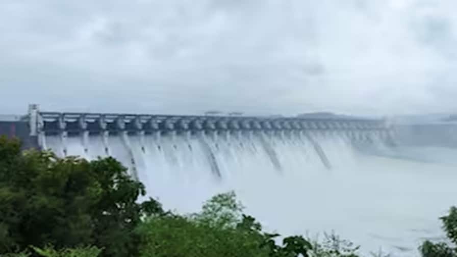 ભારે વરસાદથી રાજ્યના 113 જળાશયો છલકાયા, સરદાર સરોવર ડેમમાં ૮૬ ટકાથી વધુ જળસંગ્રહ Heavy rains flood 113 reservoirs in the state ભારે વરસાદથી રાજ્યના 113 જળાશયો છલકાયા, સરદાર સરોવર ડેમમાં ૮૬ ટકાથી વધુ જળસંગ્રહ