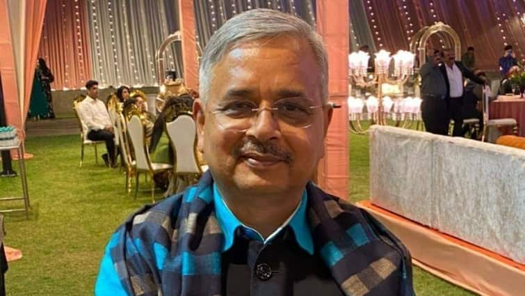 Delhi Famous Journalist and Author Umesh Upadhyay Dies after Falling Multi story Building पत्रकार उमेश उपाध्याय की चौथी मंजिल से गिरकर मौत, पीएम मोदी ने जताया दुख