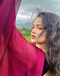 Shivali Parab : 'नशा है, मदहोशियाँ...', गुलाबी साडीत खुललं शिवालीचं सौंदर्य