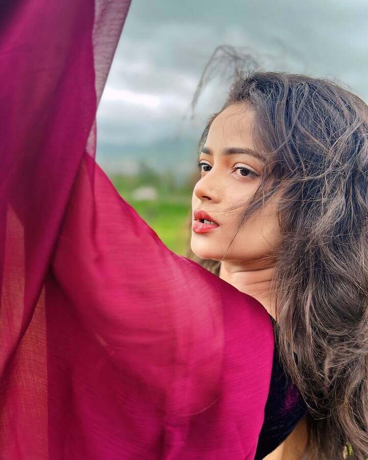 अभिनेत्री शिवाली परब ही महाराष्ट्राची हास्यजत्रा या कार्यक्रमातून घराघरांत पोहचली.