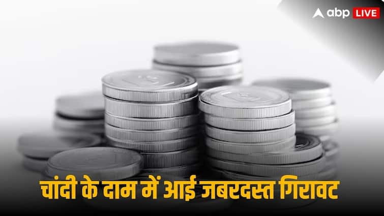 Silver price down on MCX by 900 rupees on 2 September 2024 gold rates also dips know latest rates Silver Rate Down: गहने खरीदने वालों के लिए खुशखबरी, चांदी के दाम में आई जबरदस्त गिरावट, सोने के दाम भी घटे