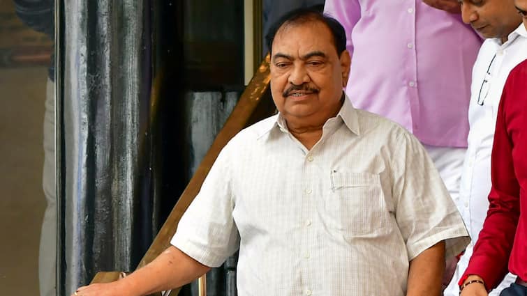 Eknath Khadse Expressed Disappointment With being kept Waiting For Formal Acceptance into BJP Attack On Devendra Fadnavis BJP में शामिल होने का इंतजार करते-करते 'निराश' हुए एकनाथ खडसे, बता दी आगे की रणनीति