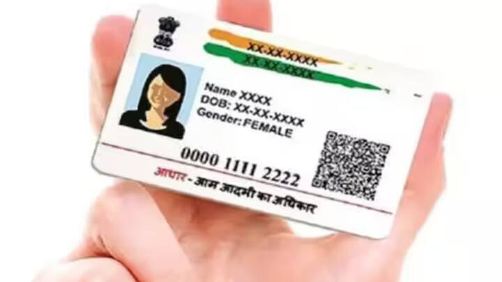 ਜੇਕਰ ਤੁਸੀਂ ਵੀ ਆਧਾਰ ਕਾਰਡ 'ਚ ਕੁਝ ਅਪਡੇਟ ਕਰਵਾਨਾ ਚਾਹੁੰਦੇ ਹੋ, ਤਾਂ ਤੁਸੀਂ ਫਰੀ ਅਪਡੇਟ ਕਰਵਾ ਸਕਦੇ ਹੋ। ਪਰ ਤੁਹਾਨੂੰ ਇਹ ਸਹੂਲਤ 14 ਸਤੰਬਰ ਤੱਕ ਹੀ ਮਿਲੇਗੀ। ਤੁਸੀਂ 14 ਸਤੰਬਰ ਤੱਕ ਆਪਣਾ ਆਧਾਰ ਕਾਰਡ ਆਨਲਾਈਨ ਅਪਡੇਟ ਕਰ ਸਕਦੇ ਹੋ। ਇਸ ਦੇ ਲਈ ਤੁਹਾਨੂੰ ਕੋਈ ਫੀਸ ਨਹੀਂ ਦੇਣੀ ਪਵੇਗੀ ਪਰ ਇਸ ਤੋਂ ਬਾਅਦ ਜੇਕਰ ਤੁਸੀਂ ਆਧਾਰ ਕਾਰਡ ਨੂੰ ਅਪਡੇਟ ਕਰਦੇ ਹੋ। ਫਿਰ ਤੁਹਾਨੂੰ ਇਸਦੇ ਲਈ ਫੀਸ ਅਦਾ ਕਰਨੀ ਪਵੇਗੀ। ਜੋ ਕਿ 50 ਰੁਪਏ ਹੈ।