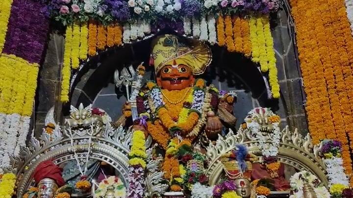 खंडेरायाच्या वर्षभर विविध यात्रा भरत असतात, त्यातीलच एक महत्त्वाची म्हणजे ही सोमवती अमावस्या.