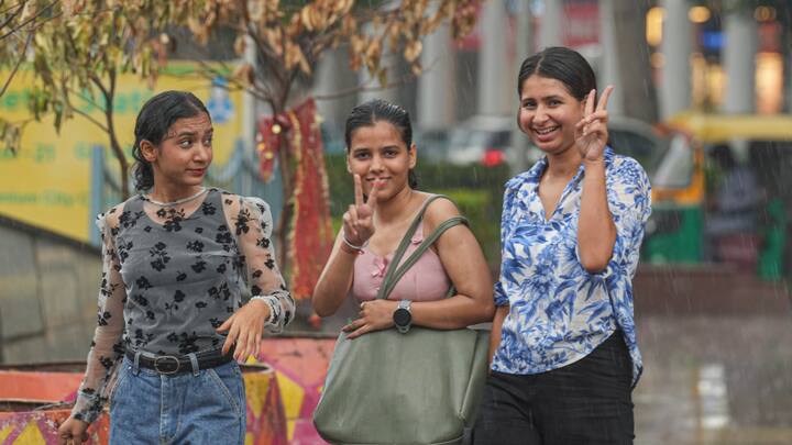 रविवार को दिल्ली में अधिकतम तापमान 36.3 डिग्री दर्ज किया गया जो सामान्य से दो डिग्री अधिक था.