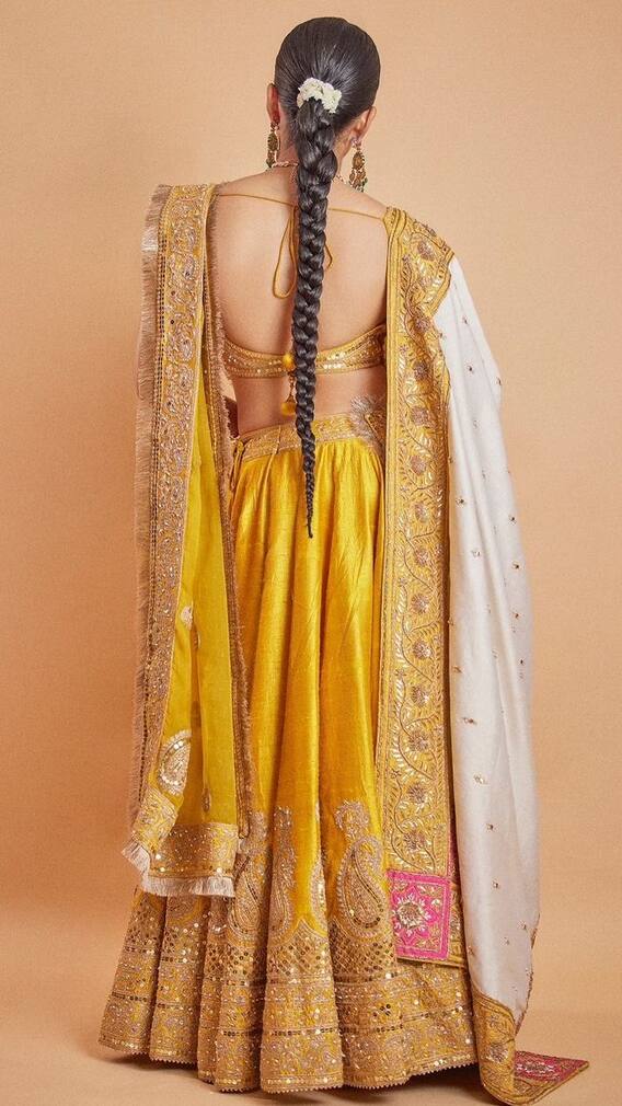 बहन से 16 साल बड़ी है ये एक्ट्रेस, घर पर पड़ चुका है IT का छापा