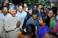 Vijayawada Floods: వరద సహాయ చర్యలపై సీఎం సమీక్ష- అర్థరాత్రి వేళ విజయవాడలో పర్యటన