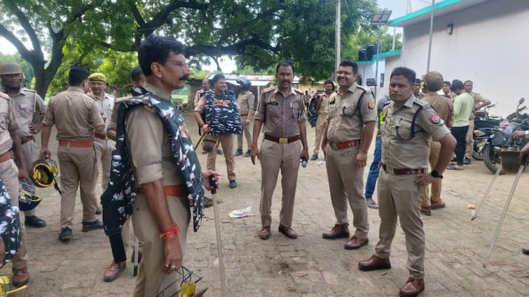 Ambedkar Nagar police conducted search operation against cow smugglers arrested two smugglers ann अंबेडकरनगर पुलिस ने गो तस्करों के खिलाफ चलाया सर्च ऑपरेशन, दो गिरफ्तार