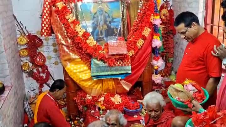 এই বিশেষ  দিনটিতে কঙ্কালীতলায় রাজ্যের বিভিন্ন প্রান্ত থেকে ভক্তরা তারাপীঠে ভিড় জমান। এবার আরজিকর কাণ্ডে দোষীদের শাস্তির দাবিতে মায়ের কাছে পুজো দেন অনেক ভক্ত। 