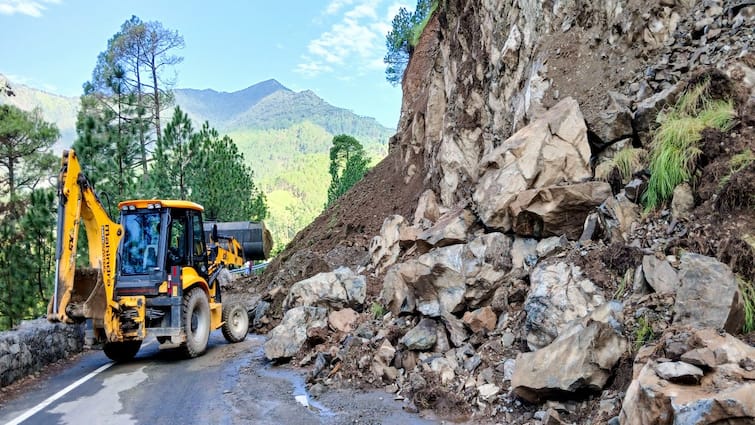 Jammu and Kashmir Two Pilgrims Died After Landslide Strikes Track To Shri Mata Vaishno Devi Shrine J&K: Landslide Strikes Track To Shri Mata Vaishno Devi Shrine, Two Pilgrims Dead