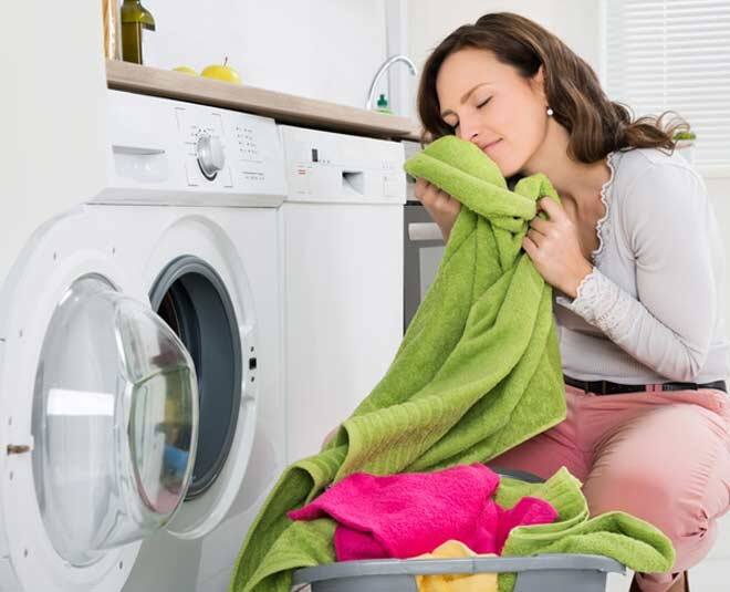 Try these tips to get rid of smelly clothes due to humidity in rain Monsoon Tips: વરસાદમાં ભેજના કારણે કપડામાંથી આવતી દુર્ગંધને આ રીતે કરો દૂર, અજમાવી જુઓ, આ ટિપ્સ