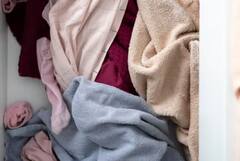 Home Tips: ਘਰ 'ਚ ਰੱਖੀ ਅਲਮਾਰੀ ਖੋਲ੍ਹਦਿਆਂ ਹੀ ਥੱਲ੍ਹੇ ਡਿੱਗਣ ਲੱਗਦਾ ਸਮਾਨ, ਤਾਂ ਇਨ੍ਹਾਂ ਤਰੀਕਿਆਂ ਦੀ ਮਦਦ ਨਾਲ ਸਜਾਓ