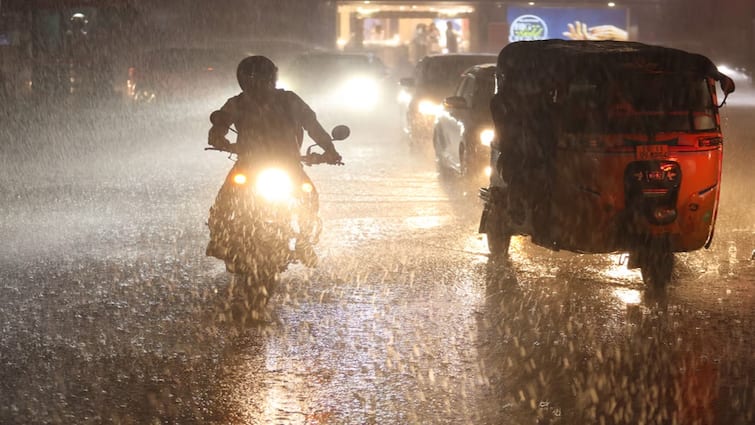 Chennai witness moderate rain downpour in thousand lights nungambakkam kodambakkam குளு குளு கிளைமேட்.. சென்னையில் சாரல் மழை.. இந்த ஏரியாவுக்கு எல்லாம் போறவங்க கவனம் இருங்க!