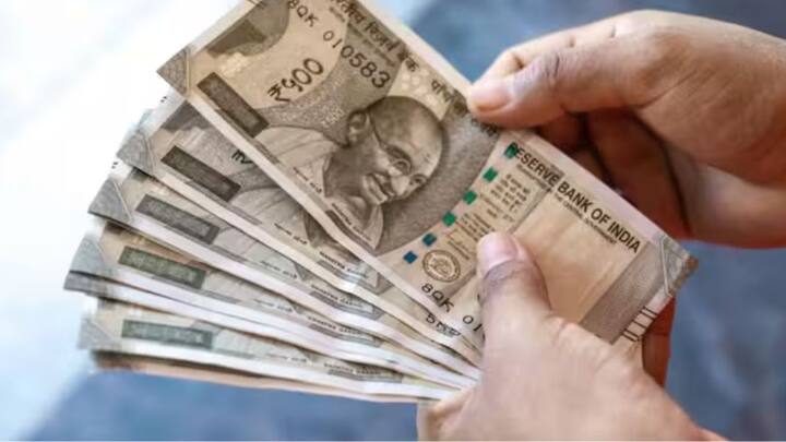 আর দেশের কেন্দ্র সরকার কৃষকদের জন্য নানারকম উন্নয়নমূলক স্কিম নিয়ে এসেছে। ২০১৯ সালে চালু হয় প্রধানমন্ত্রী কৃষি সম্মান নিধি যোজনা।