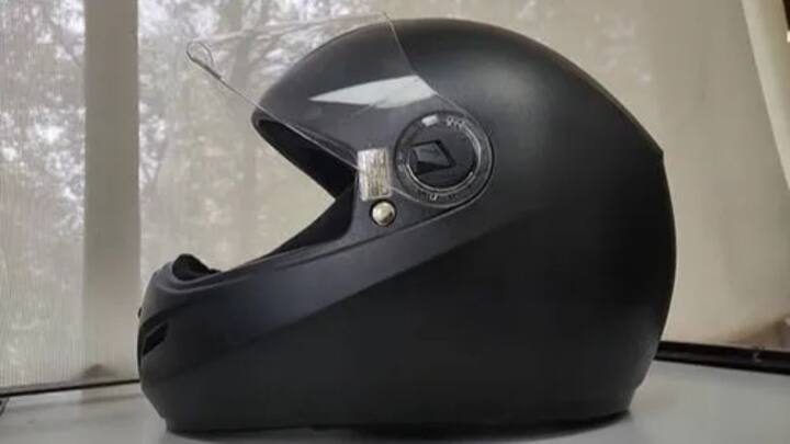 बिना बीआईएस मार्क के हेलमेट को पहनकर अगर आप राइड करते हुए पकड़े गए तो फिर आपको चालान देना पड़ेगा.