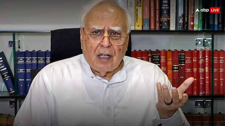 Kapil Sibal replies Jagdeep Dhankhar on symptomatic malaise Kolkata RG Kar College Rape Murder Case 'रेप-गैंगरेप के बाद हत्या... देख लें, 1551 मामले हैं', कोलकाता केस पर उठे सवाल तो कपिल सिब्बल ने दिया जवाब