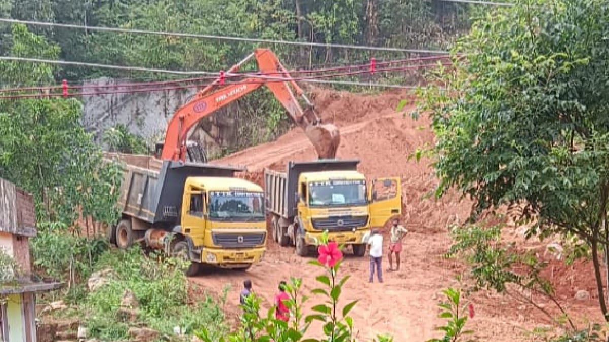 மேற்கு தொடர்ச்சி மலையில் சரமாரியாக வெட்டப்படும் கனிமவளம் - குமரியில் நிலச்சரிவு அபாயம்