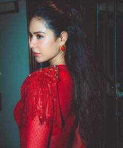 Sonam bajwa: રેડ આઉટફિટમાં ખૂબ જ હોટ લાગી એક્ટ્રેસ સોનમ બાજવા, જુઓ તસવીરો